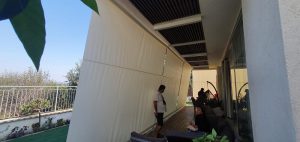 סגירה מתחת לגג קיים